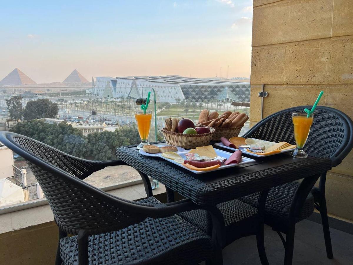 Grand Museum & Pyramids View * Nazlat as Sammān